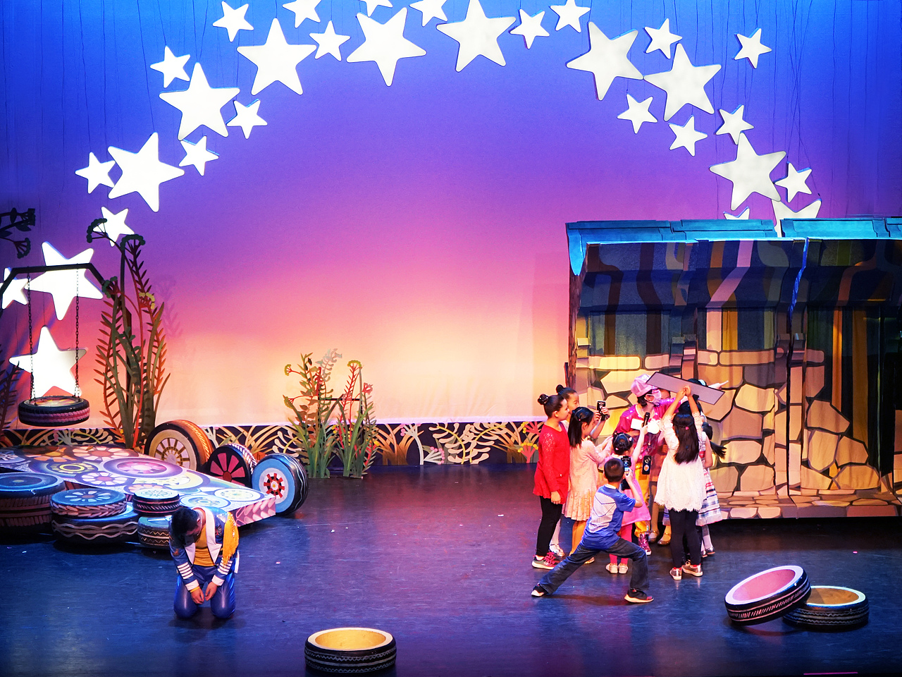 舞美设计《贝瓦贝拉之闪闪魔法星》