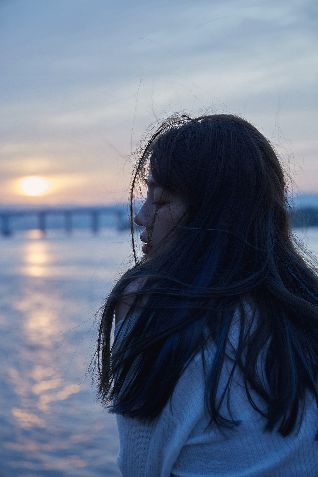 傍晚的天空 有的时候也是蓝色的（图ZMjU3MDI0NzQ4） - 人像摄影 - 站酷设计师郑宇侃原创素材 - 站酷ZCOOL