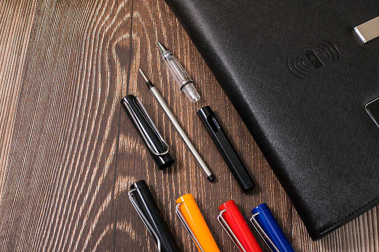 磁扣无线充电礼品套装记事本