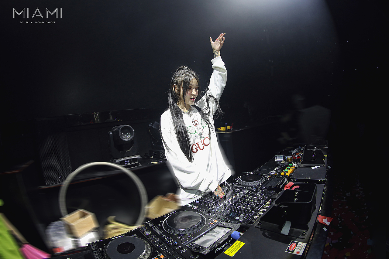 DJ：YOYO （你们的女神.微笑微笑）（图ZMTkzODI5MDYw） - 人文/纪实摄影 - 站酷设计师失联的空号原创素材 - 站酷ZCOOL