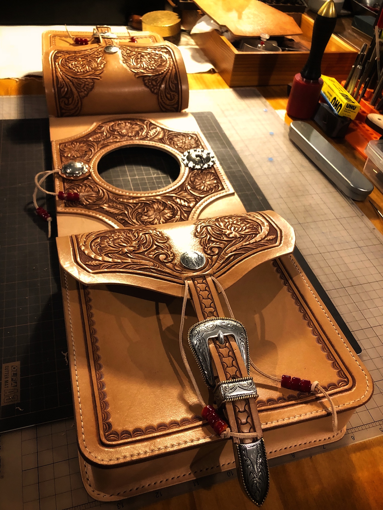 谢里丹皮雕马鞍包