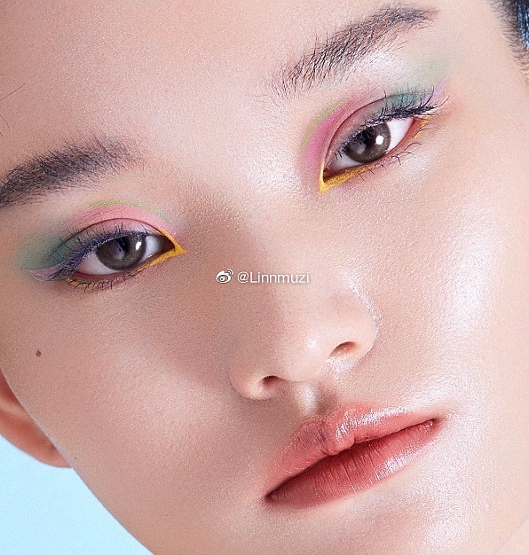 彩色眼线广告妆发