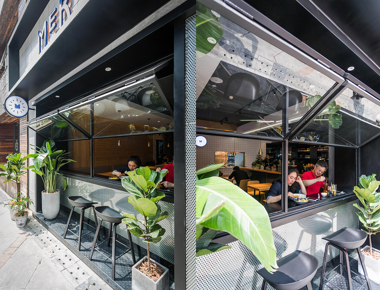 ▲ 折叠机械玻璃窗 mechanical folding windows