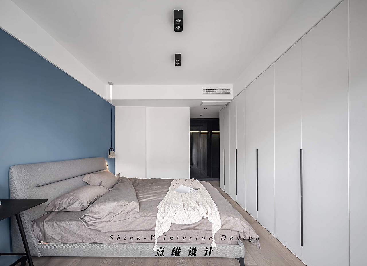 《霁月》重构边界,随光与空气舒展空间