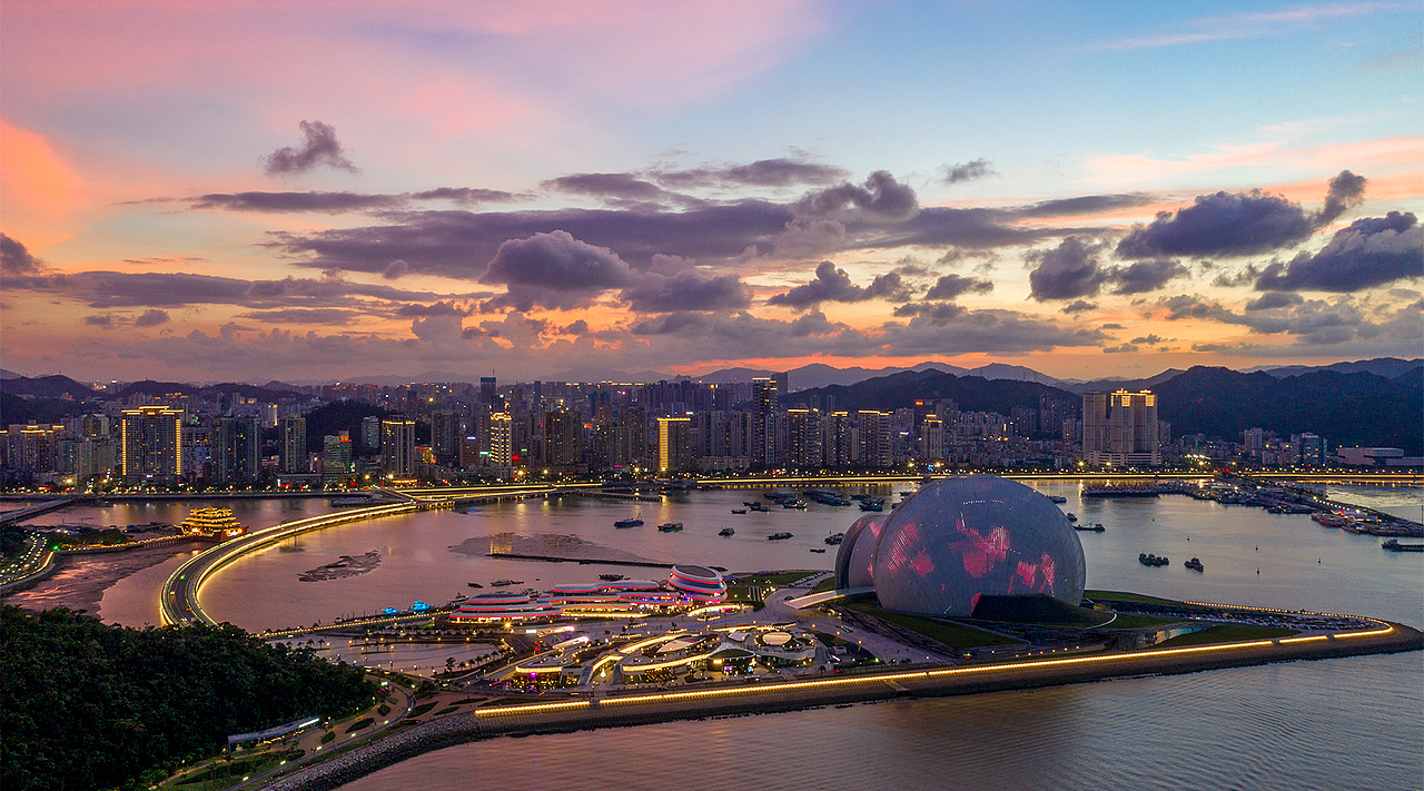 日月贝美丽的入夜时分