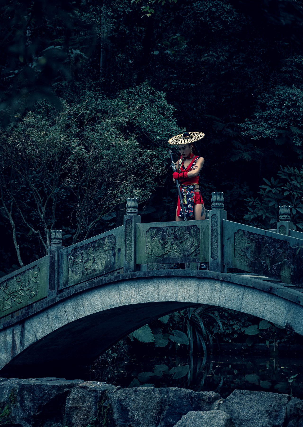 一匹黑马 丨 性感侠女