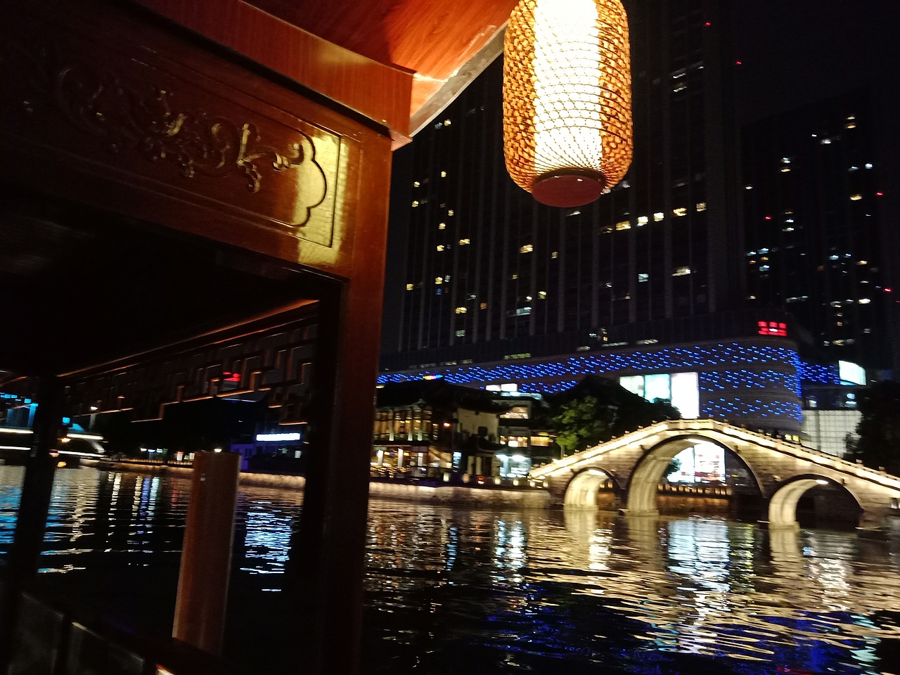 大红灯笼高高挂