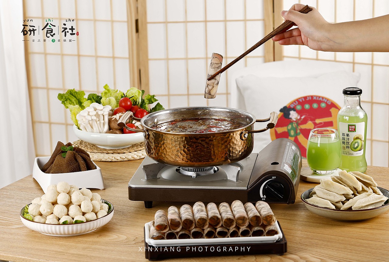 火锅涮肉场景图