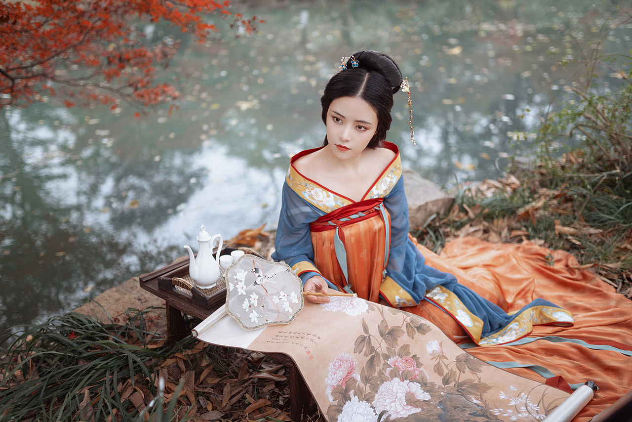 【汉服摄影】深意总迟解,将爱却晚秋