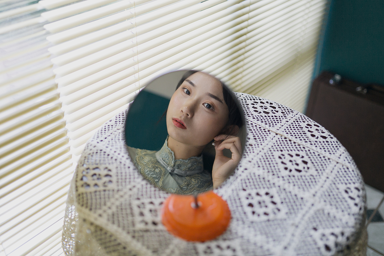 戴珍珠耳环的少女