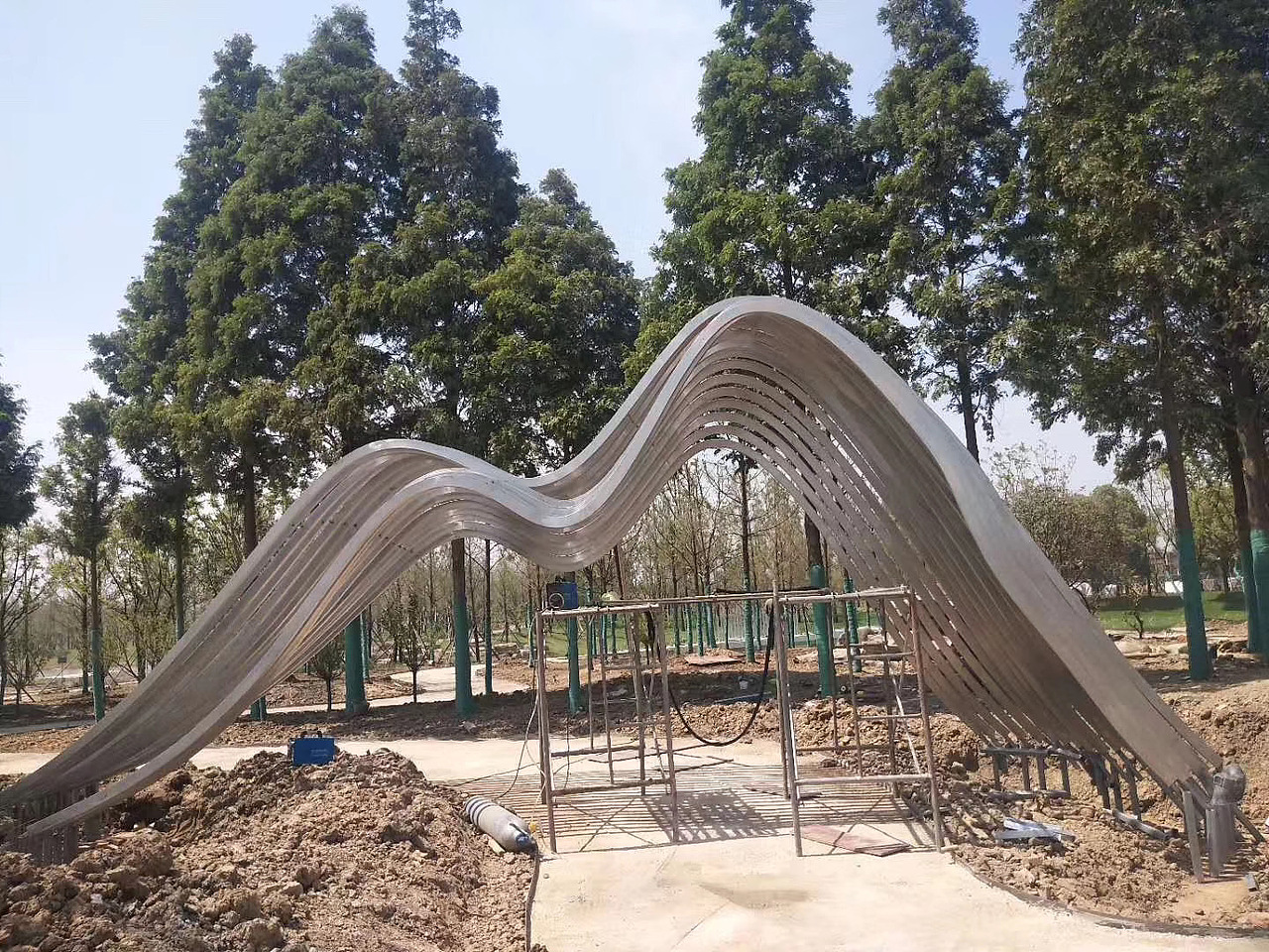 荆门-园博园-不锈钢假山⛰️制作-安装-过程展示（图ZMzQ4Nzc4Nzgw） - 雕塑 - 站酷设计师德森雕塑标识景观原创素材 - 站酷ZCOOL