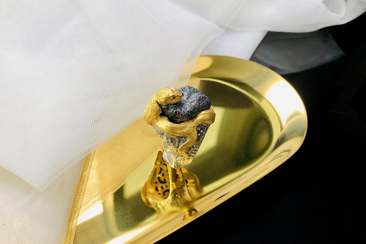 设计师作品|足金蛇戒指陨石（图ZMjU2NjE4MDMy） - 首饰设计 - 站酷设计师天使原创珠宝设计原创素材 - 站酷ZCOOL