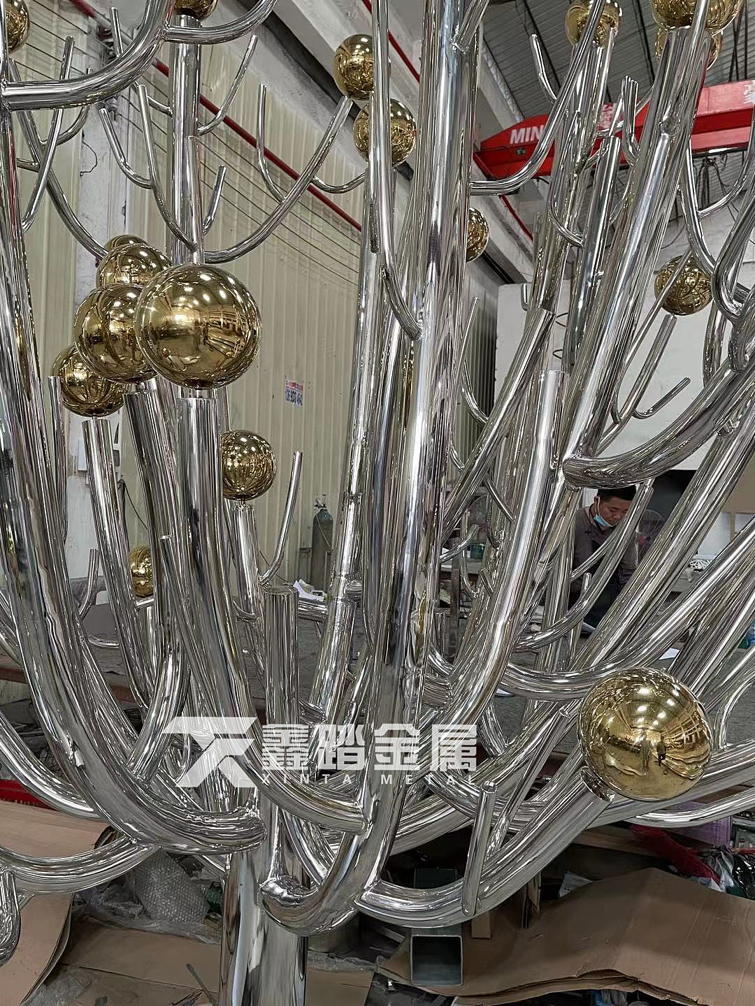 商场展示区景观不锈钢摆件 镜面不锈钢树枝与圆环雕塑