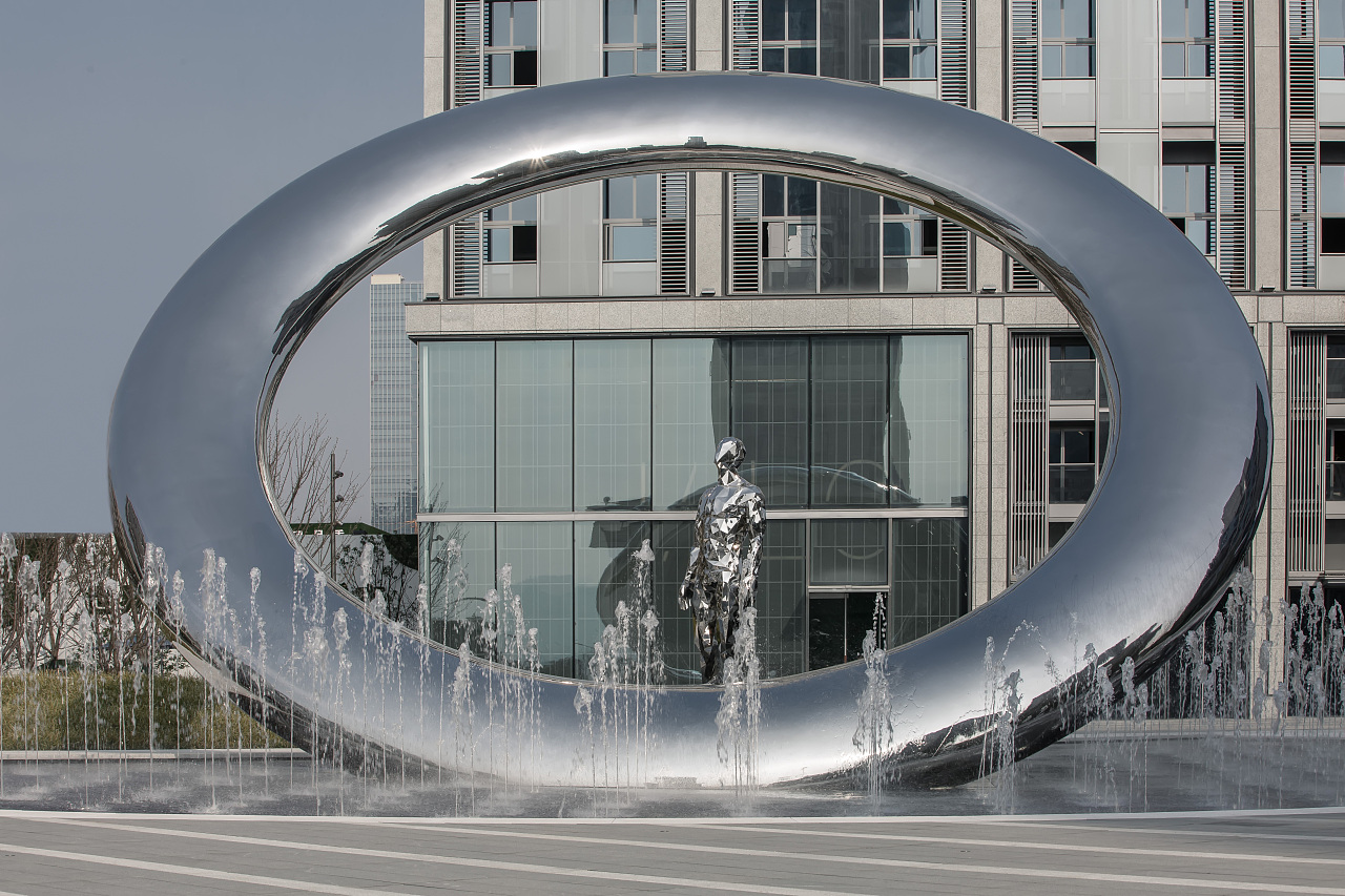 万科未来之光雕塑