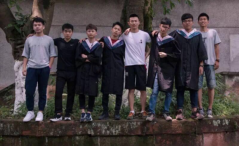 大学毕业一周年纪念插画（图ZODE2NTUxMzI=） - 创作习作 - 站酷设计师我这是手吗原创素材 - 站酷ZCOOL