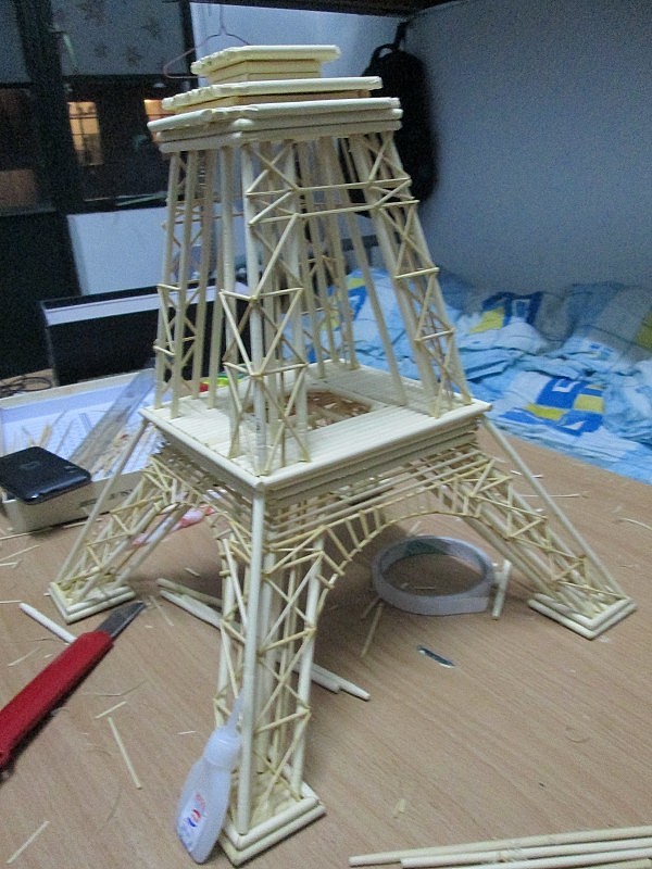 纯手工筷子搭建埃菲尔铁塔