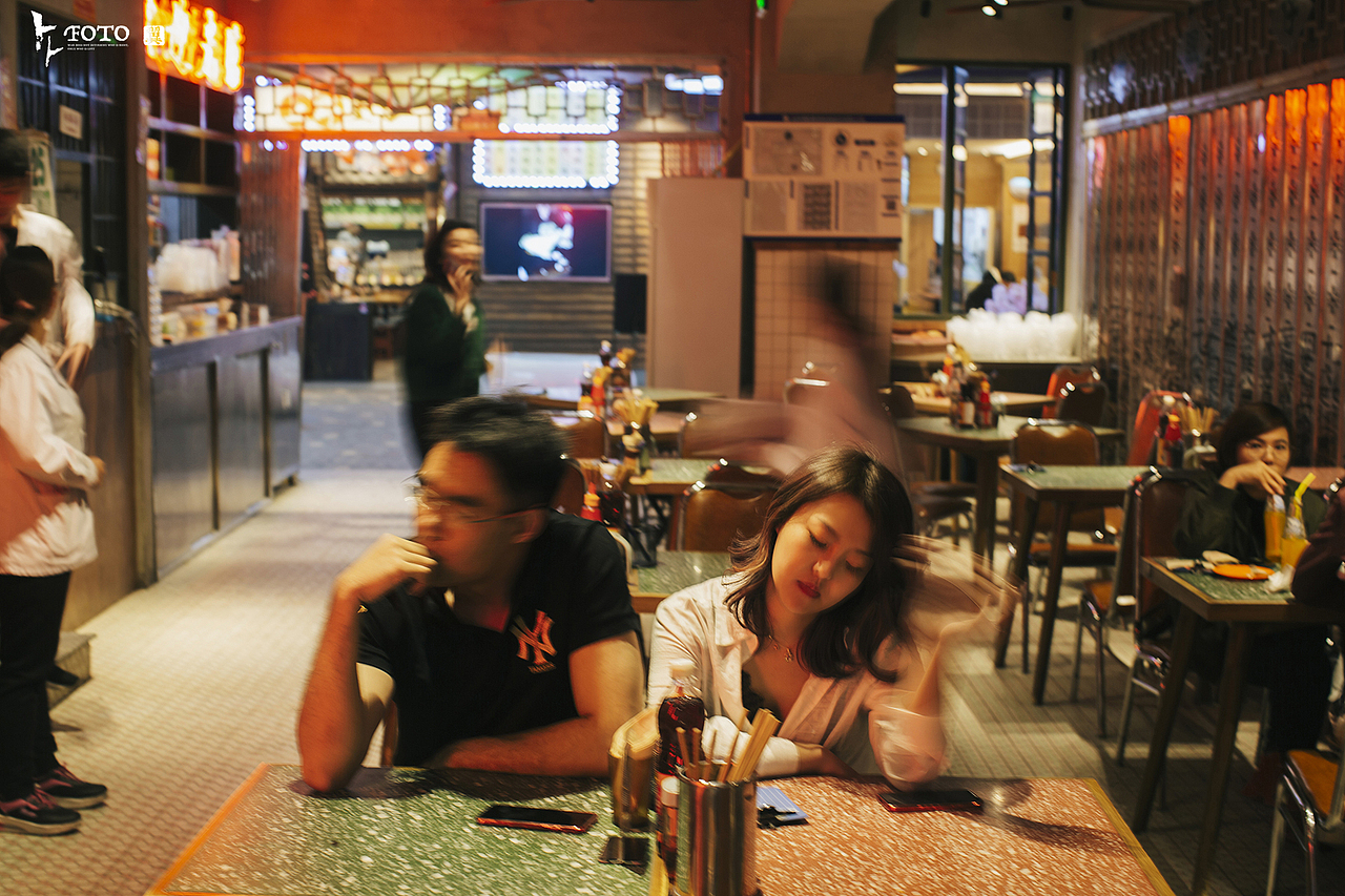 红墙边、网红店，卜卜等你！（图ZMTU5NzM0Mzcy） - 人像摄影 - 站酷设计师Pooma卜马原创素材 - 站酷ZCOOL