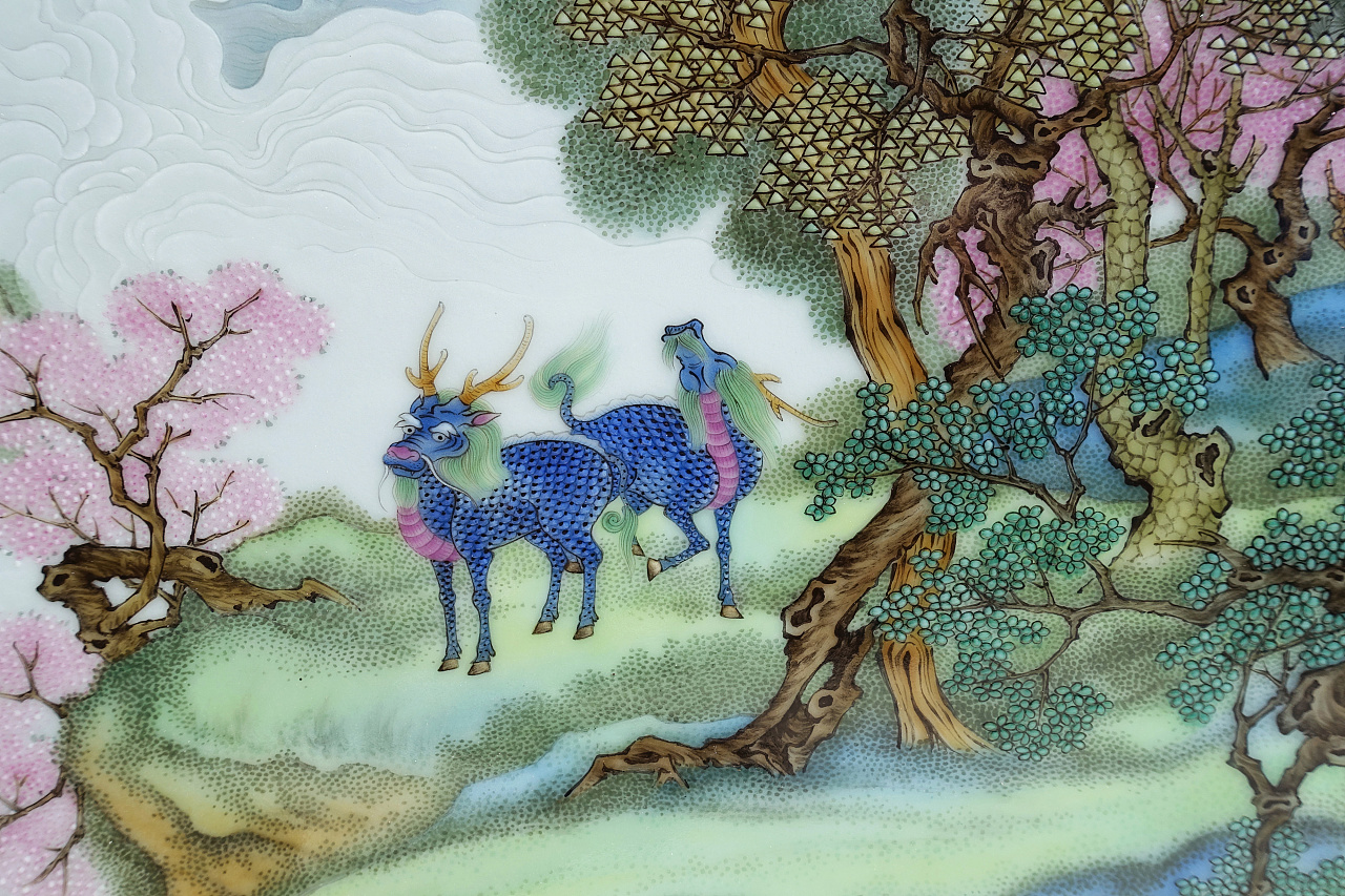 《寿意图册之麒麟献瑞》瓷板画