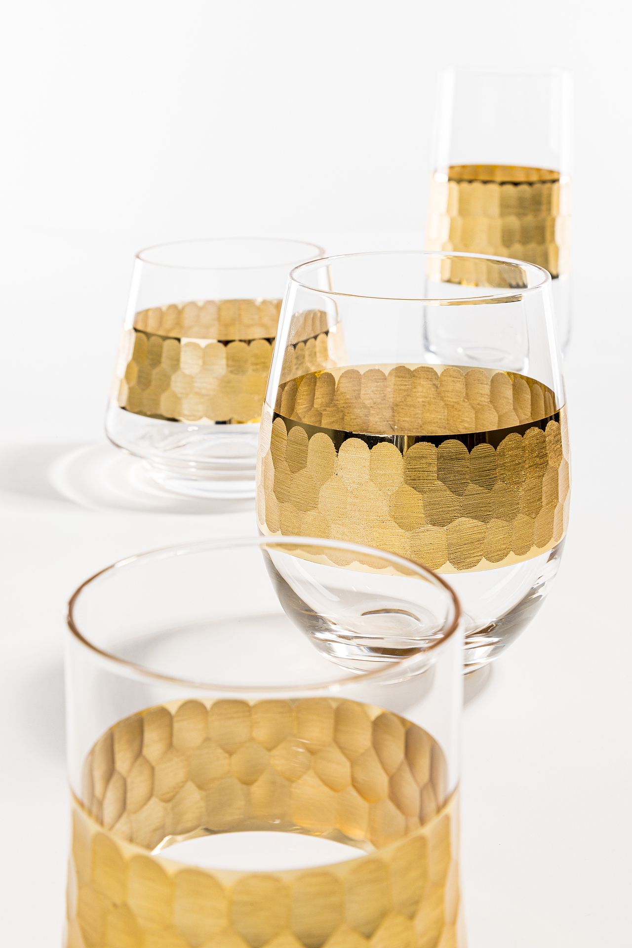 《月亮 太阳》| 水杯 | 酒杯 | 玻璃杯 | 餐具（图ZMTkzMDAxOTI4） - 产品摄影 - 站酷设计师一毛拍美器原创素材 - 站酷ZCOOL