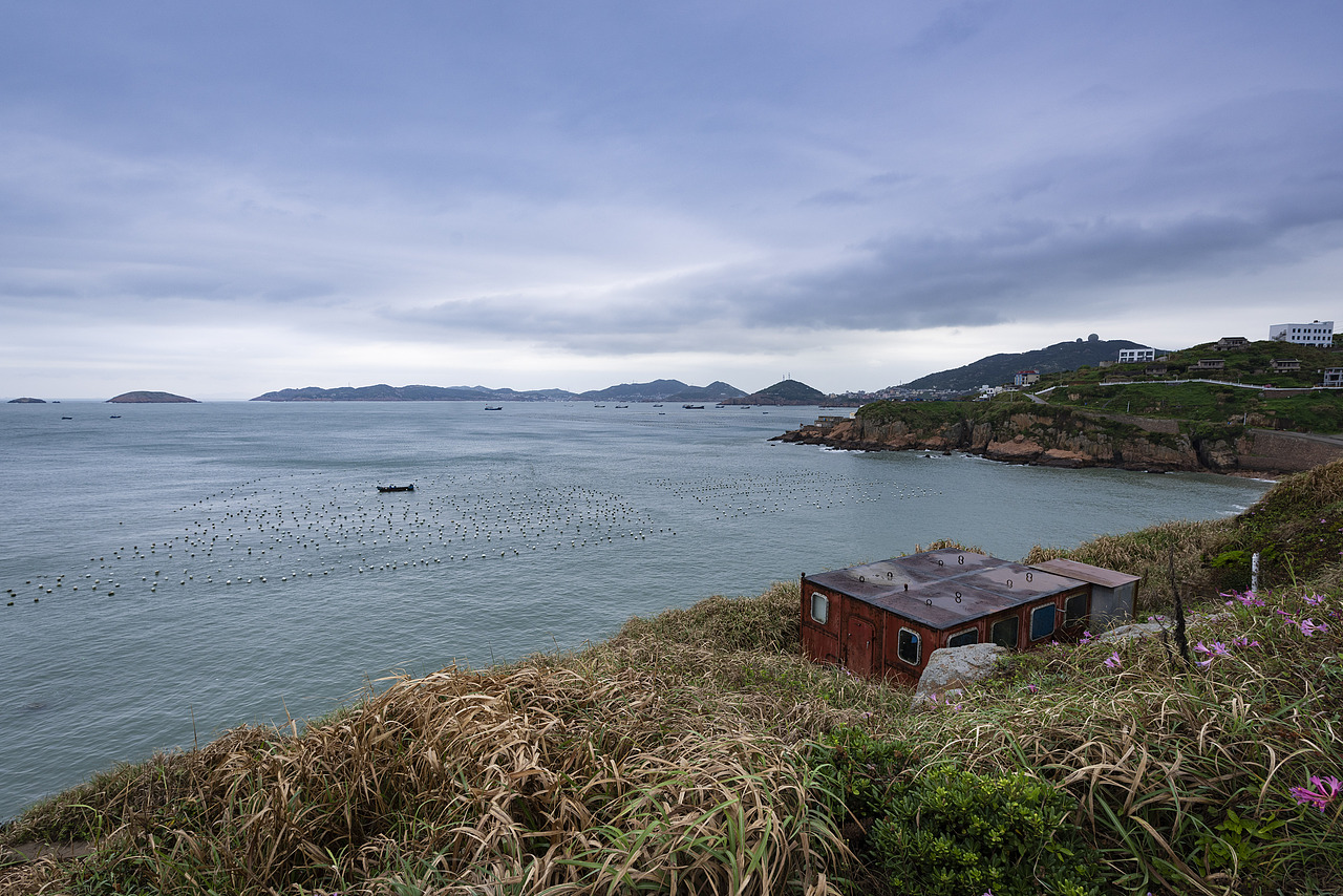 嵊泗列岛中的一叶扁舟