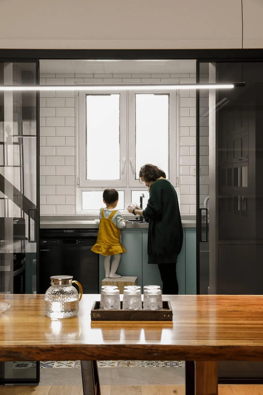 130㎡三居室住一家四口,把游乐场搬回家 