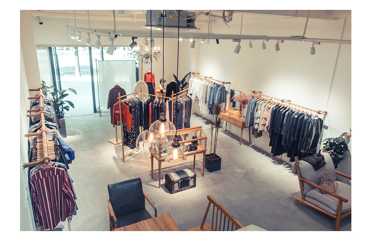 justforyou设计师买手店装修效果原木系列