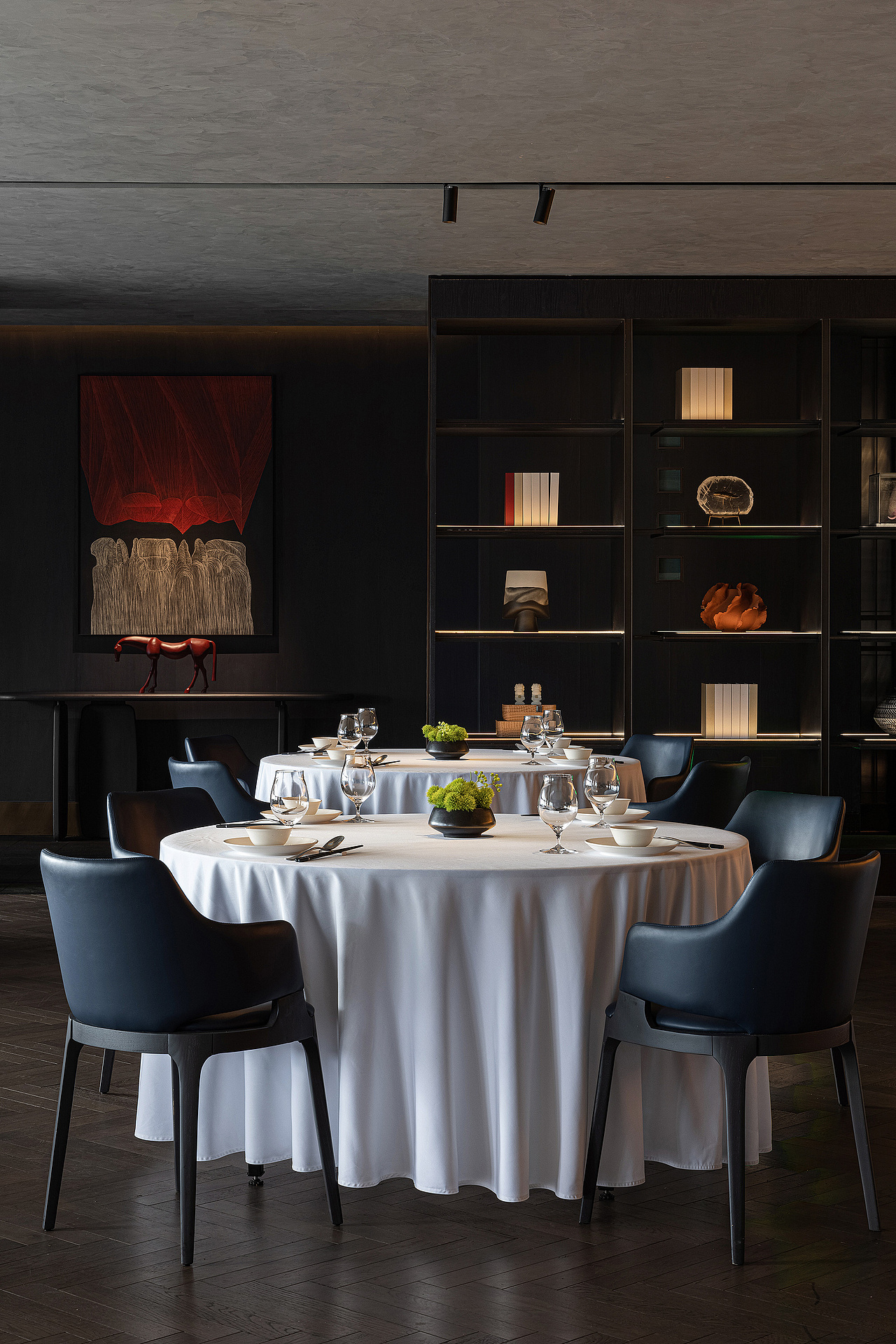 天使珠成
<br>蚌埠，别称珠城。 淮河文明的优质地理环境养育了当地对河鲜美食的多样追求。喜瑞餐厅以大地色作为主色调，承载自然的丰厚，渲染安静的朴素之美，从容且安宁。