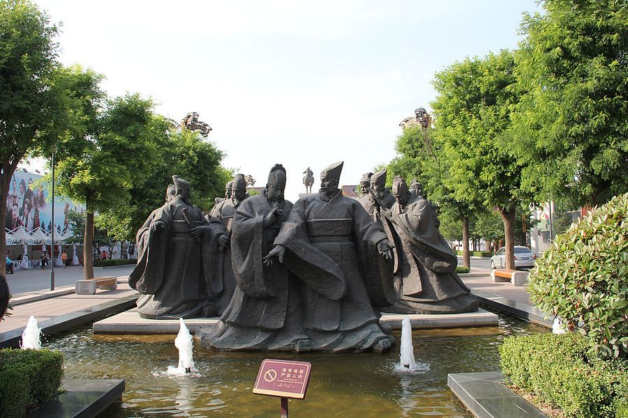 大雁塔广场的城市雕塑