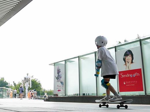 儿童滑板模特展示视频