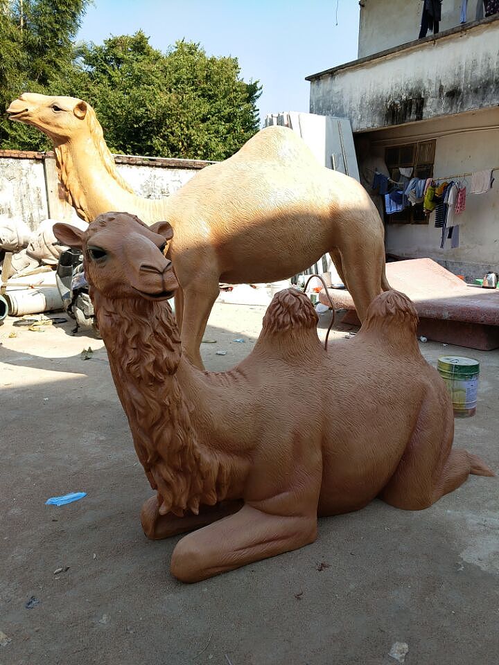 户外草坪园林景观摆件玻璃钢仿真动物雕塑 骆驼造型