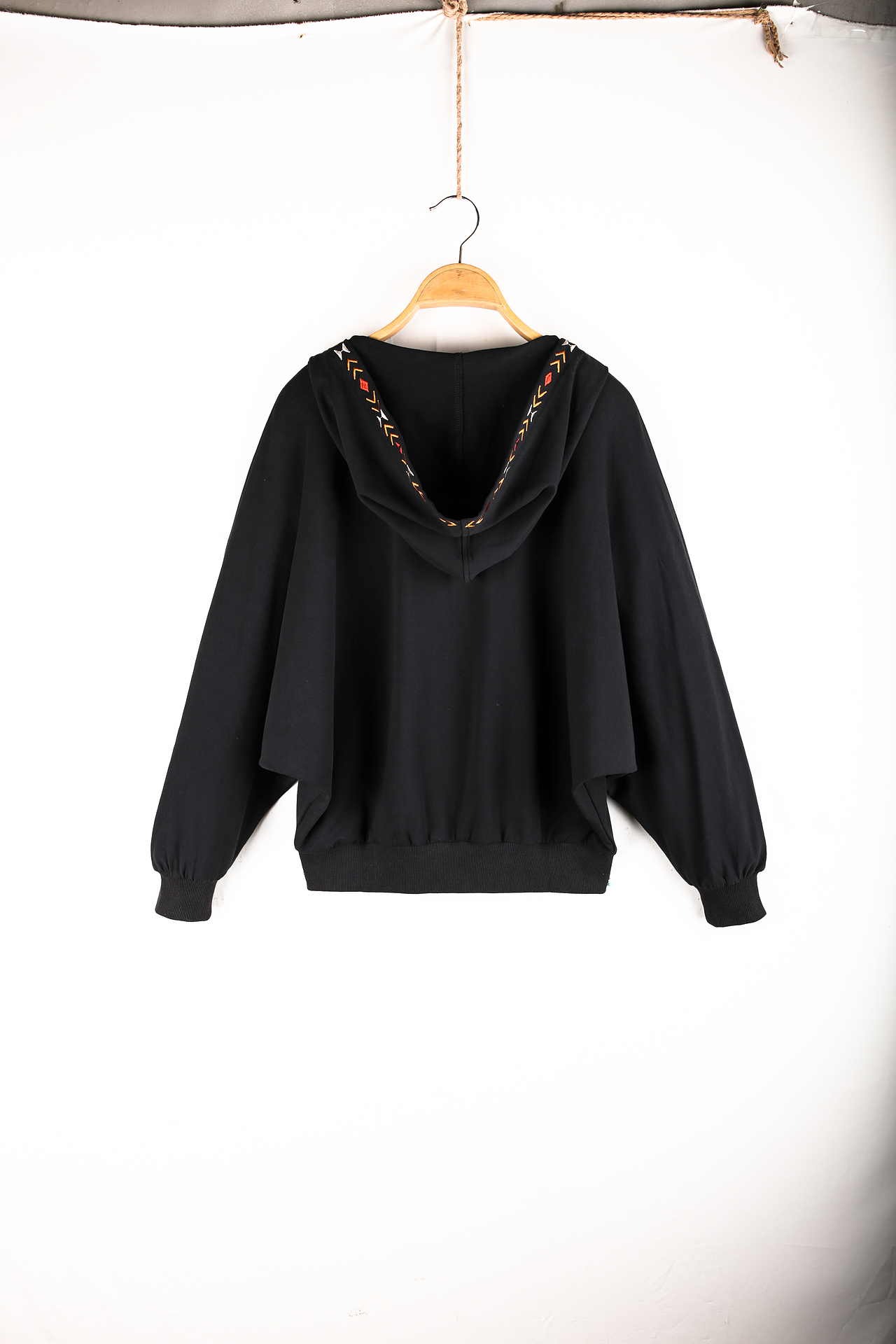 小白的服装挂拍，整个画面都感觉脏（图ZMTIyNjc4Mjgw） - 产品摄影 - 站酷设计师星辰辰星原创素材 - 站酷ZCOOL