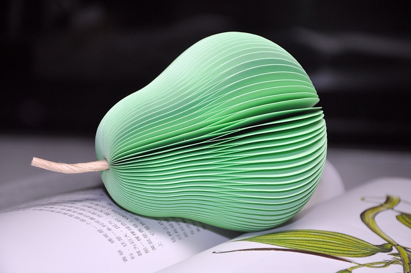 Z字型抽取式便签技术生产的水果便签侧视图。看纹理