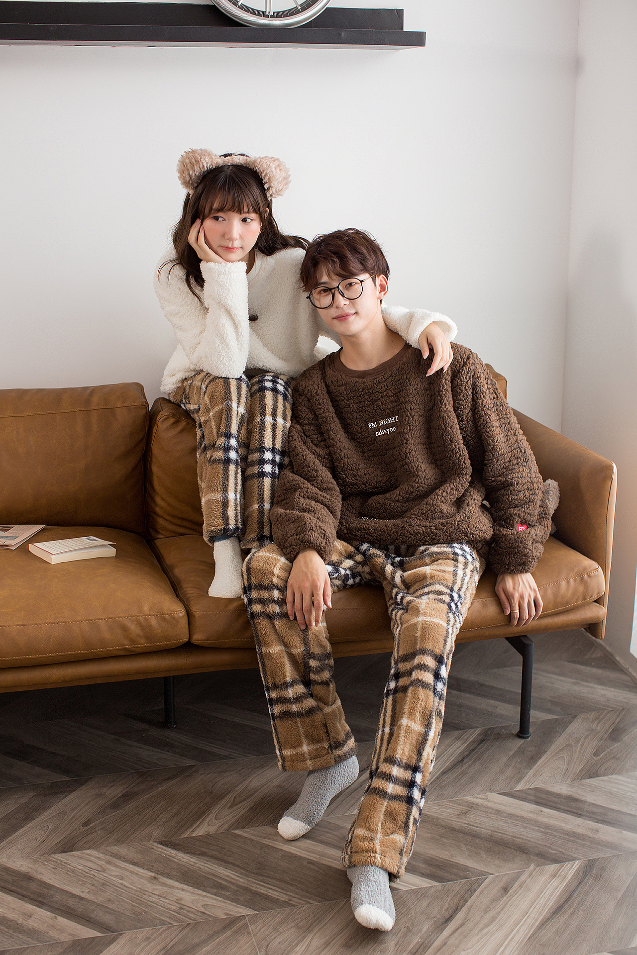 男女情侣睡衣家居服保暖内衣真丝可爱性感风模特拍摄