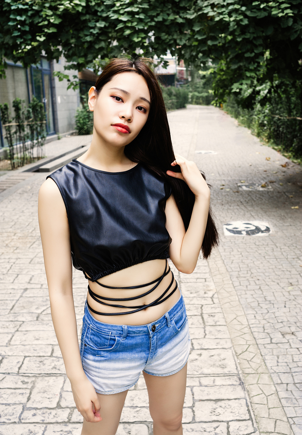 去年的这一天,应该是两个人。