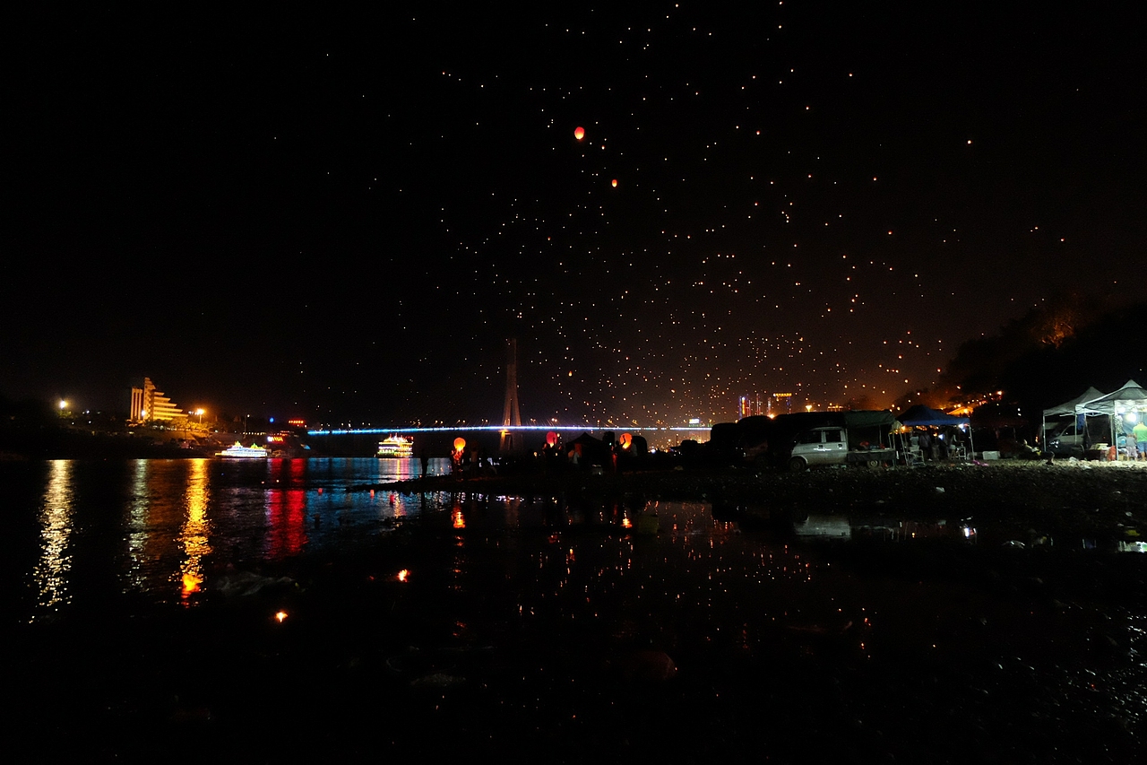 西双版纳2015（景洪市）泼水节放孔明灯（图ZMjkzMDU2OTY=） - 人文/纪实摄影 - 站酷设计师我是养鸡大户原创素材 - 站酷ZCOOL
