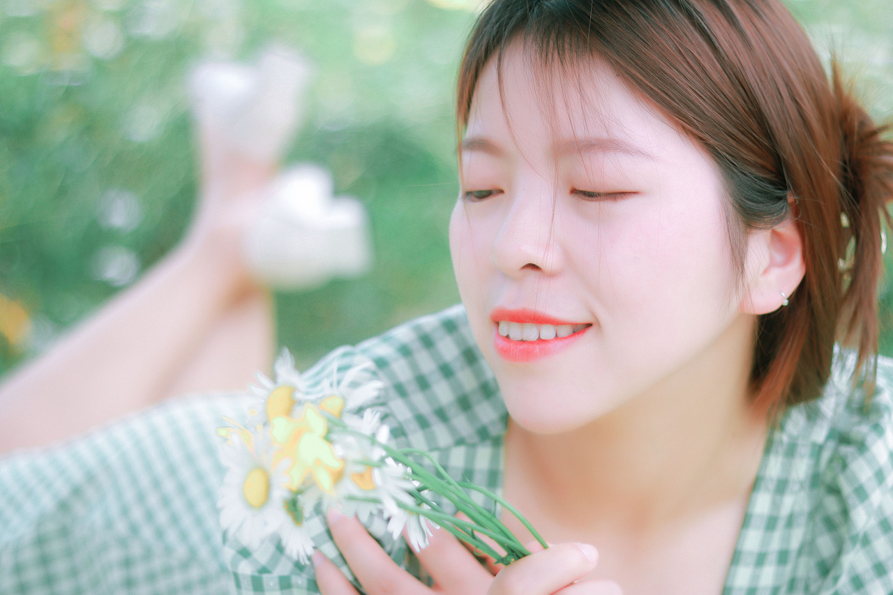 外景写真丨夏日·白云·安静的少女