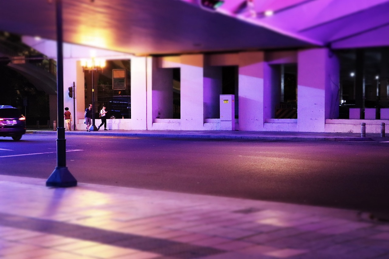 戏光 | 老广州的小迷幻（图ZMTgwNTAyODc2） - 人文/纪实摄影 - 站酷设计师是进击的脸猫呀原创素材 - 站酷ZCOOL