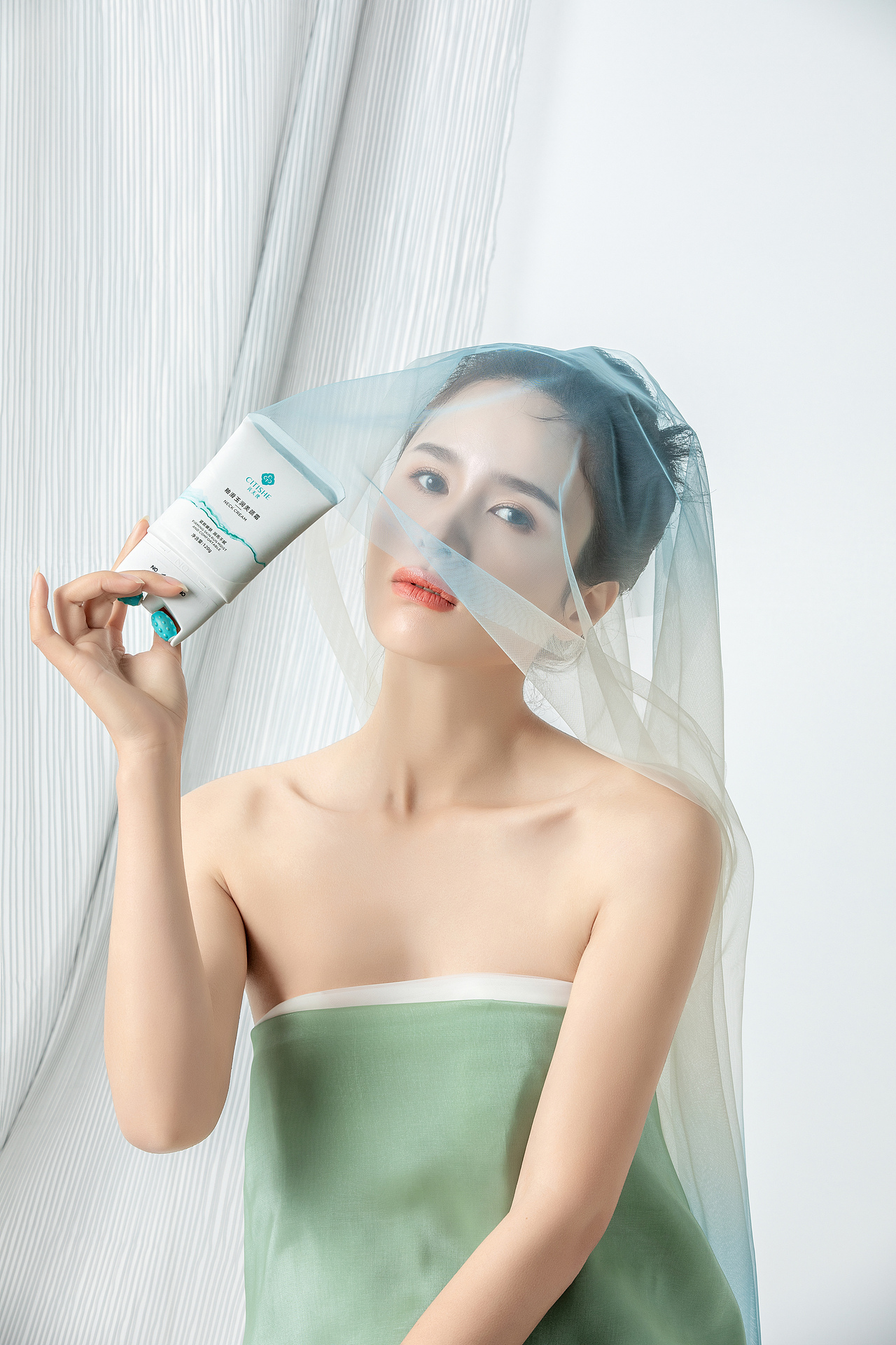 颈纹霜 化妆品模特拍摄