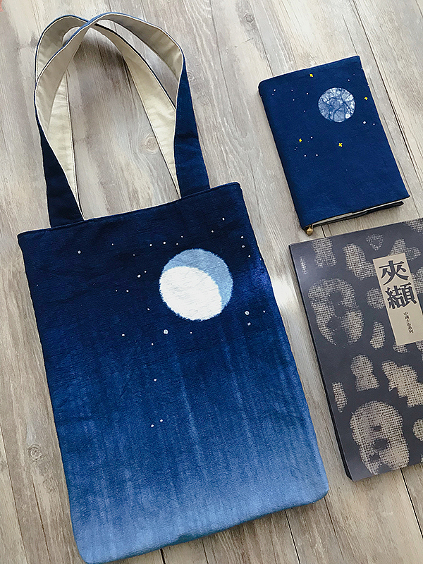 染一枚月亮庆中秋。