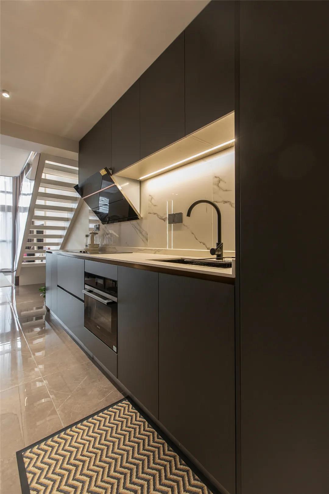 85m²现代风复式住宅,低调沉稳、高级时尚的两人居