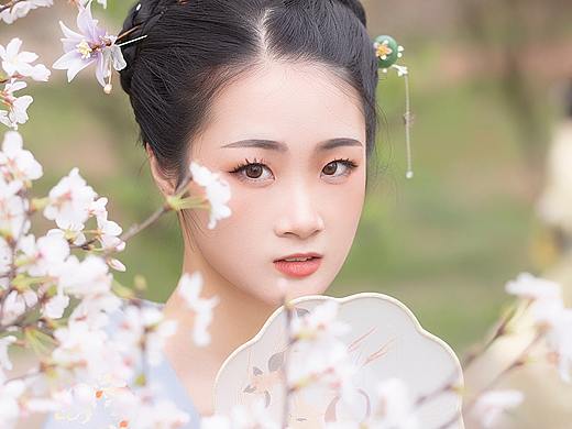 樱花汉服少女 蓝