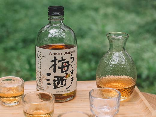 酒/在草地