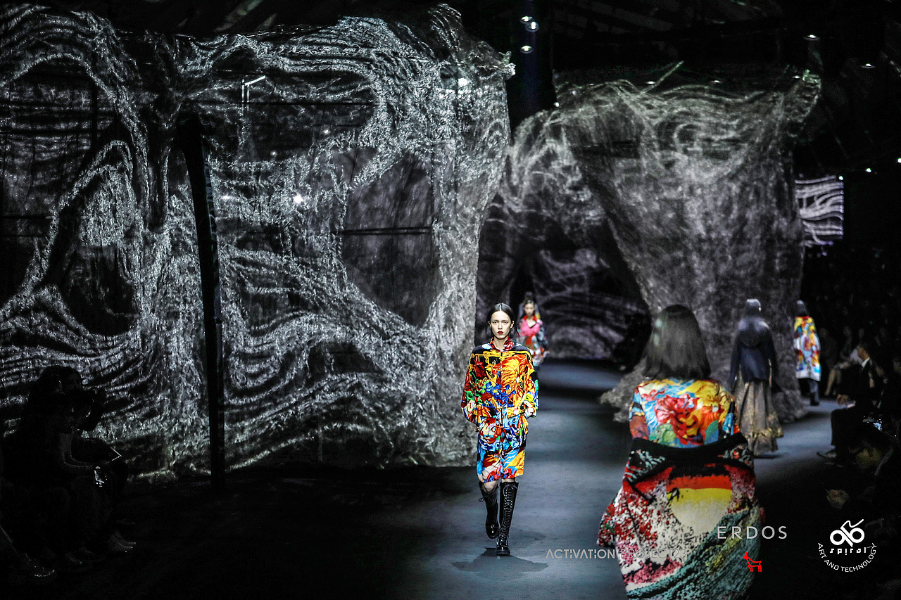 SPIRAL | 上海ERDOS 蔓衍 2019秋冬大秀 视听装置现场