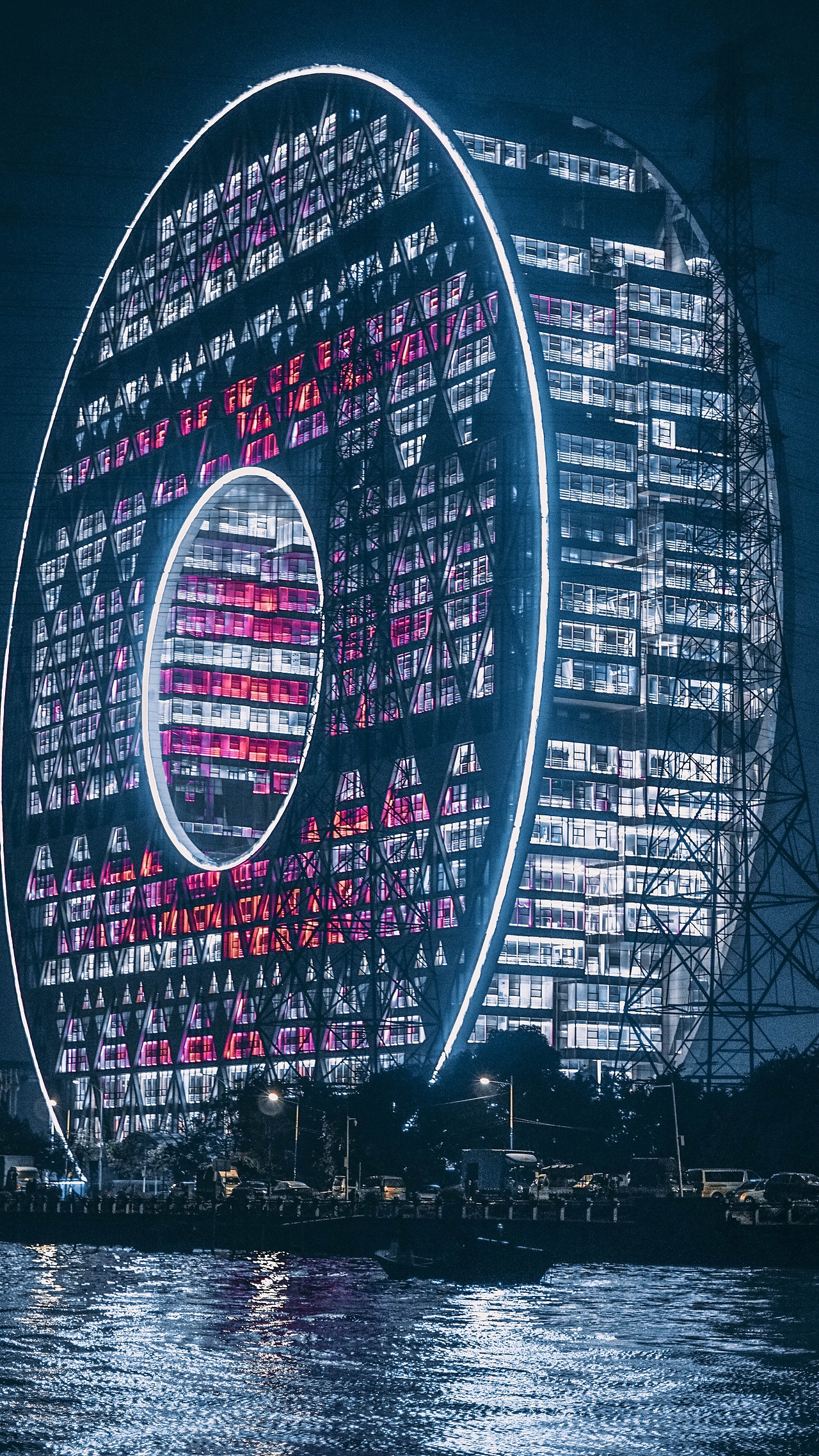 广州圆大厦夜景