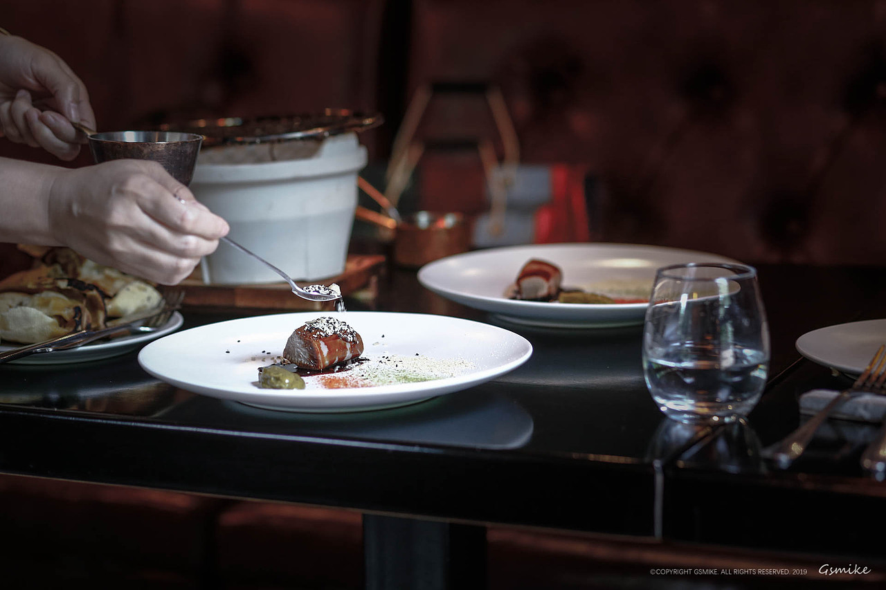 再浇上特质的酱油和芝麻花生碎,这边我吃着,那边枪毙没结尾款的甲方我都不心疼