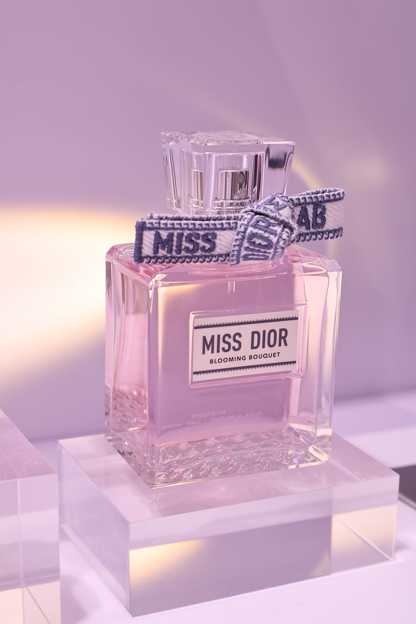 📷｜Dior香水瓶（图ZMzU1MzM5MTk2） - 产品摄影 - 站酷设计师西瓜不要加啵啵原创素材 - 站酷ZCOOL