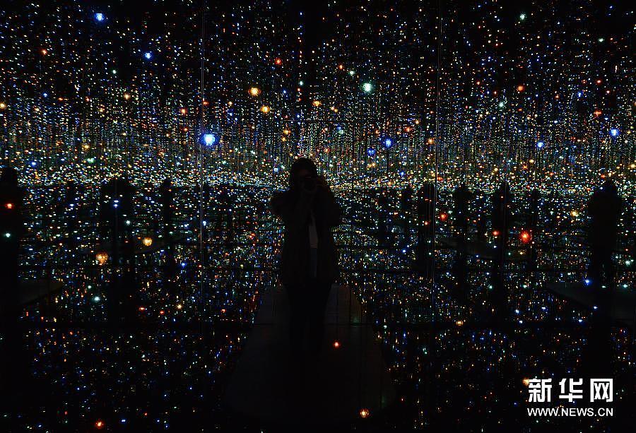 草间弥生-日本-圆点女王