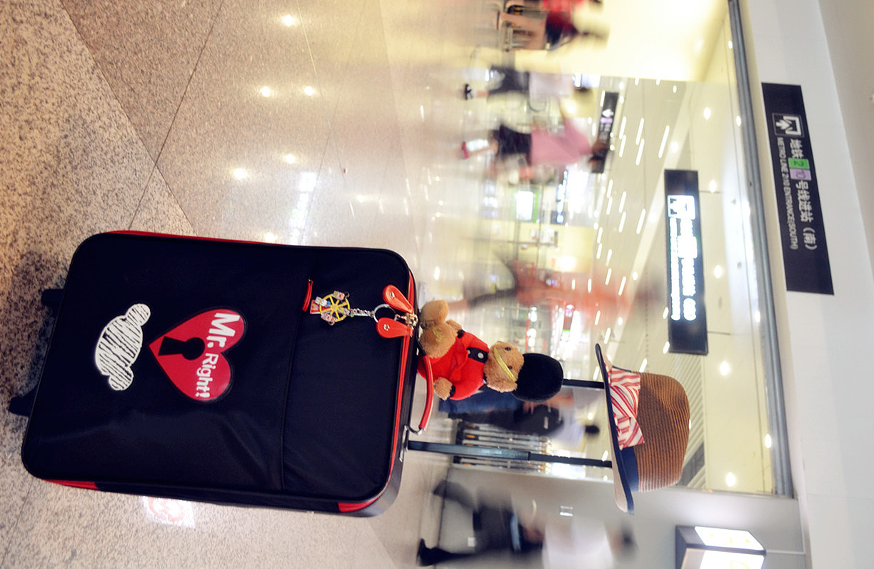 中国魔都 上海  行李箱上坐着我的好朋友 走到哪里都会带的小英雄。