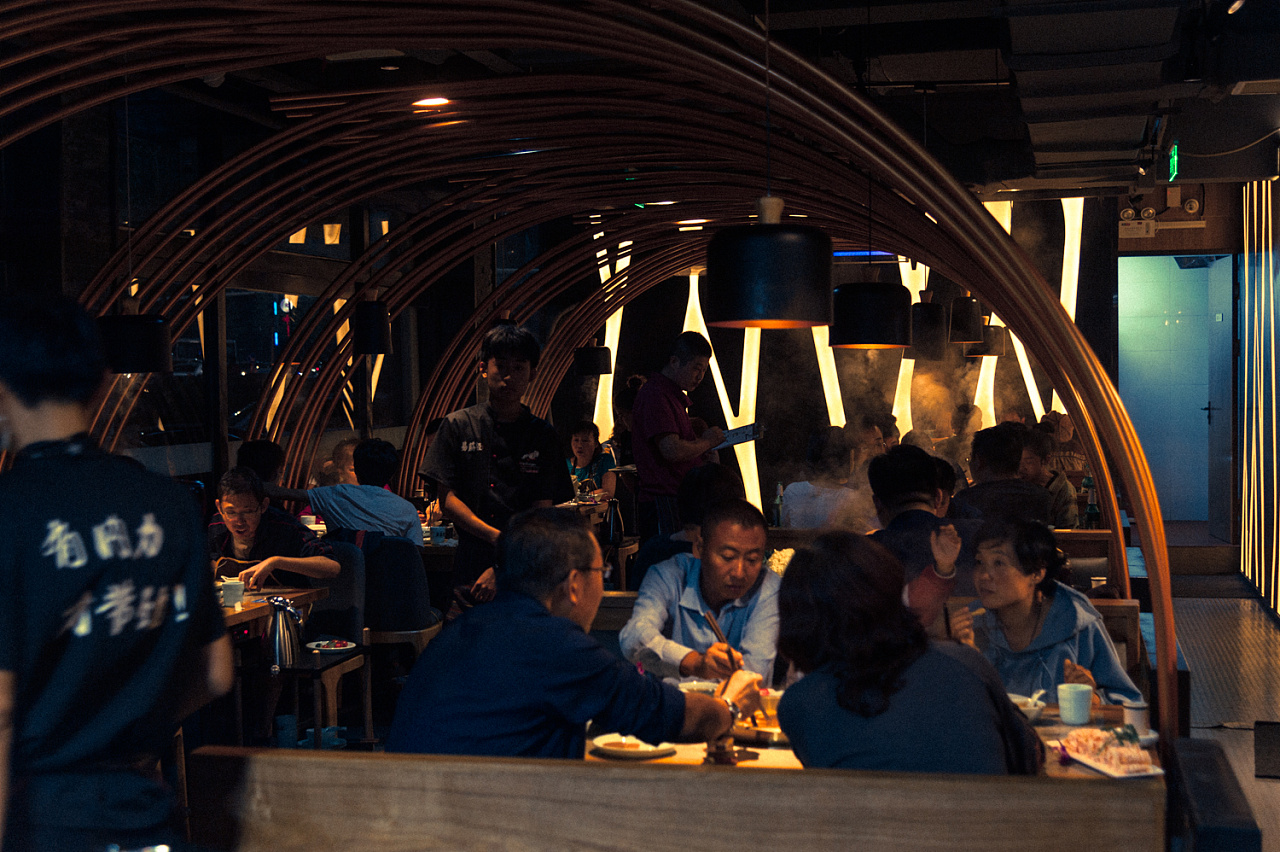 路过一家火锅店