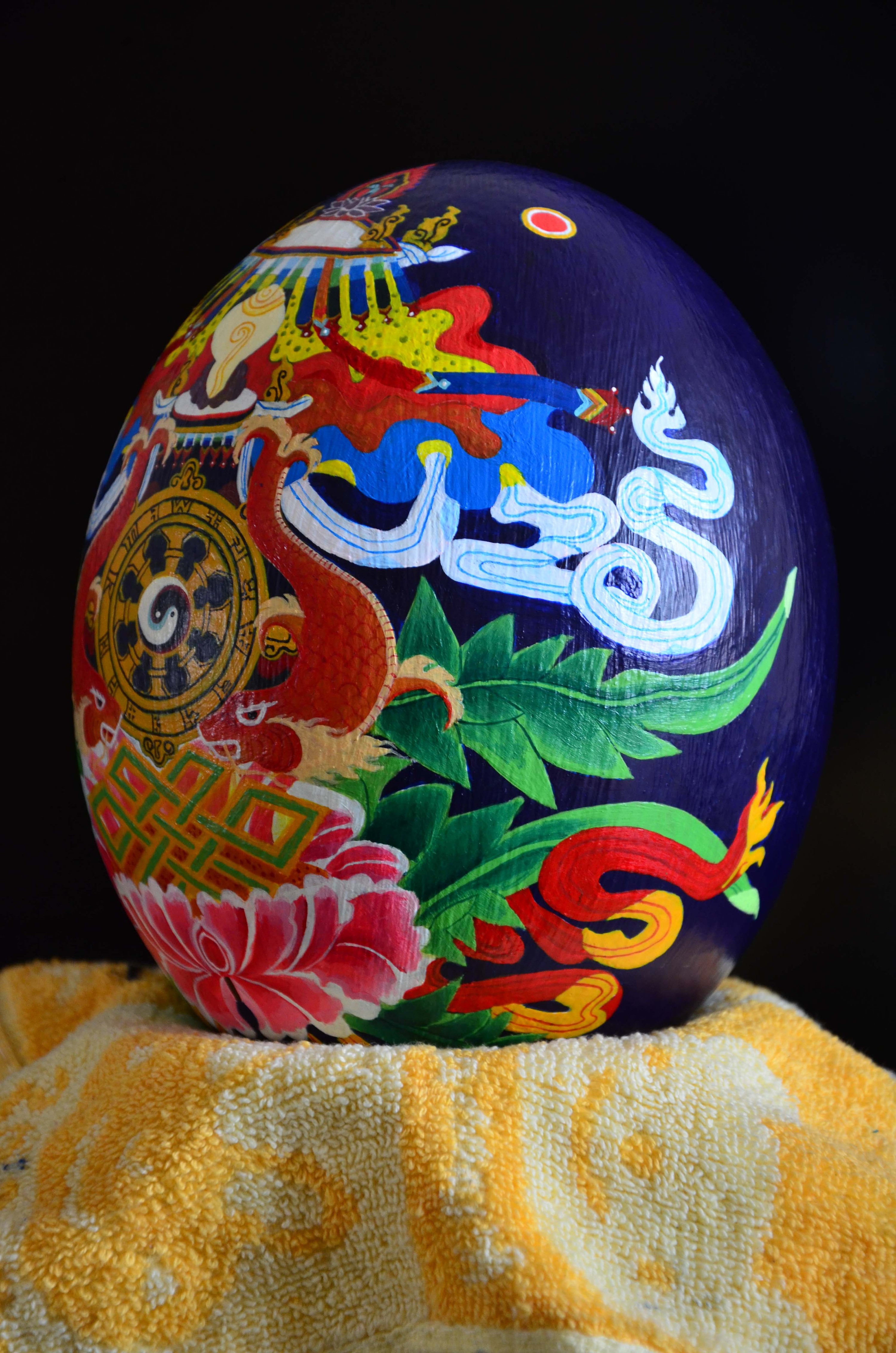 十相自在 八宝吉祥 画在鸵鸟蛋上